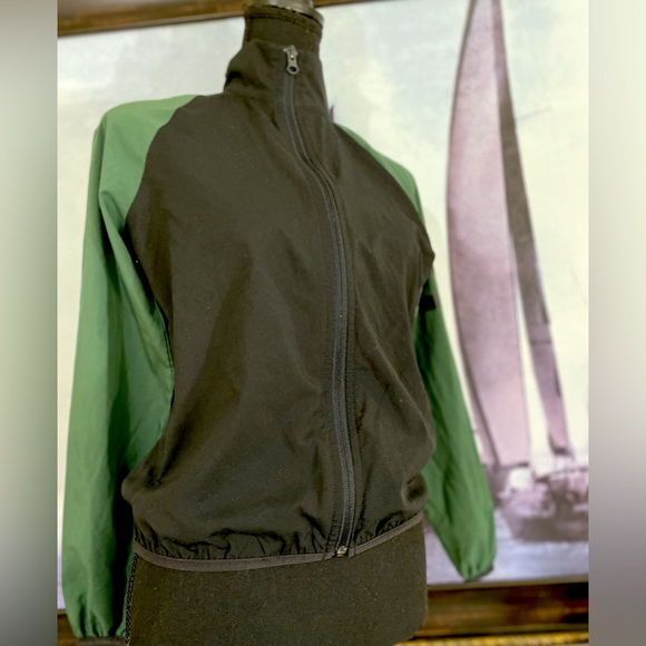 DIP XS fitness jacket 100% polyester RN# 29360 color black - green pre-owned - Picture 4 of 15